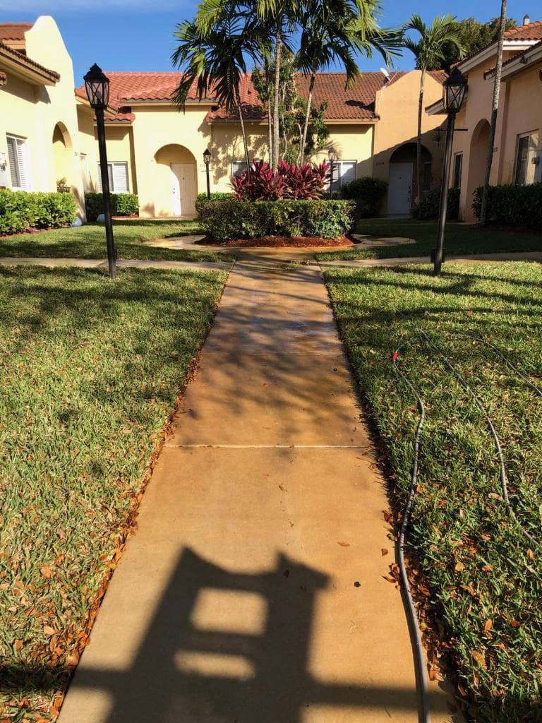 Gallery photos for Sidewalk and Concrete Cleaning in Lakes by the Bay: Image #5