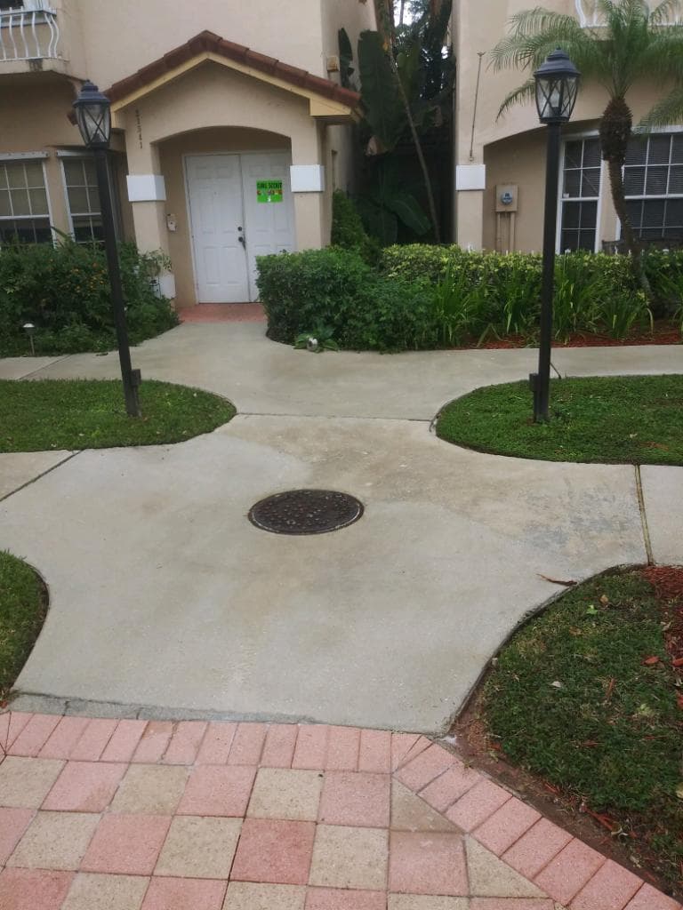 Gallery photos for Sidewalk and Concrete Cleaning in Lakes by the Bay: Image #2