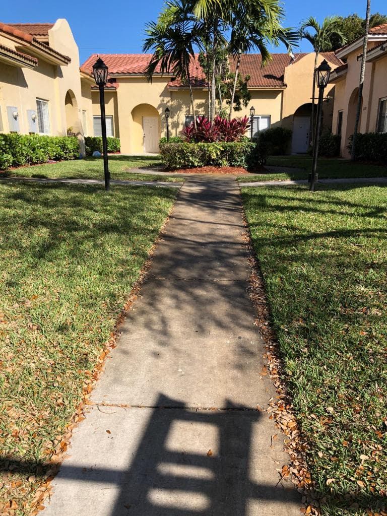 Gallery photos for Sidewalk and Concrete Cleaning in Lakes by the Bay: Image #4