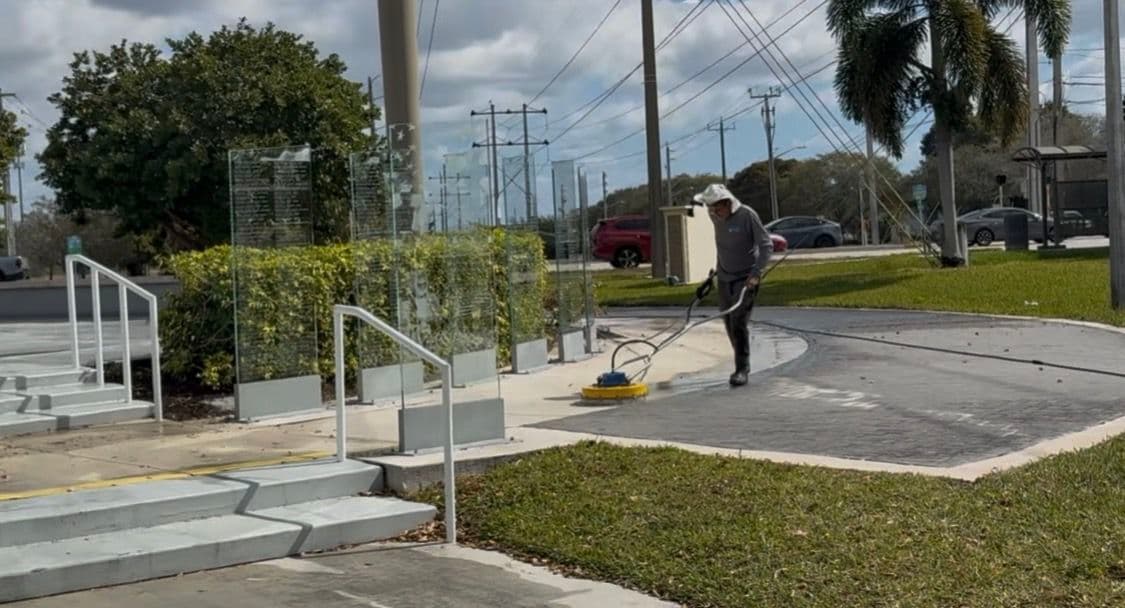 Gallery photos for Pressure Washing at Veterans Park in Tamarac: Image #4