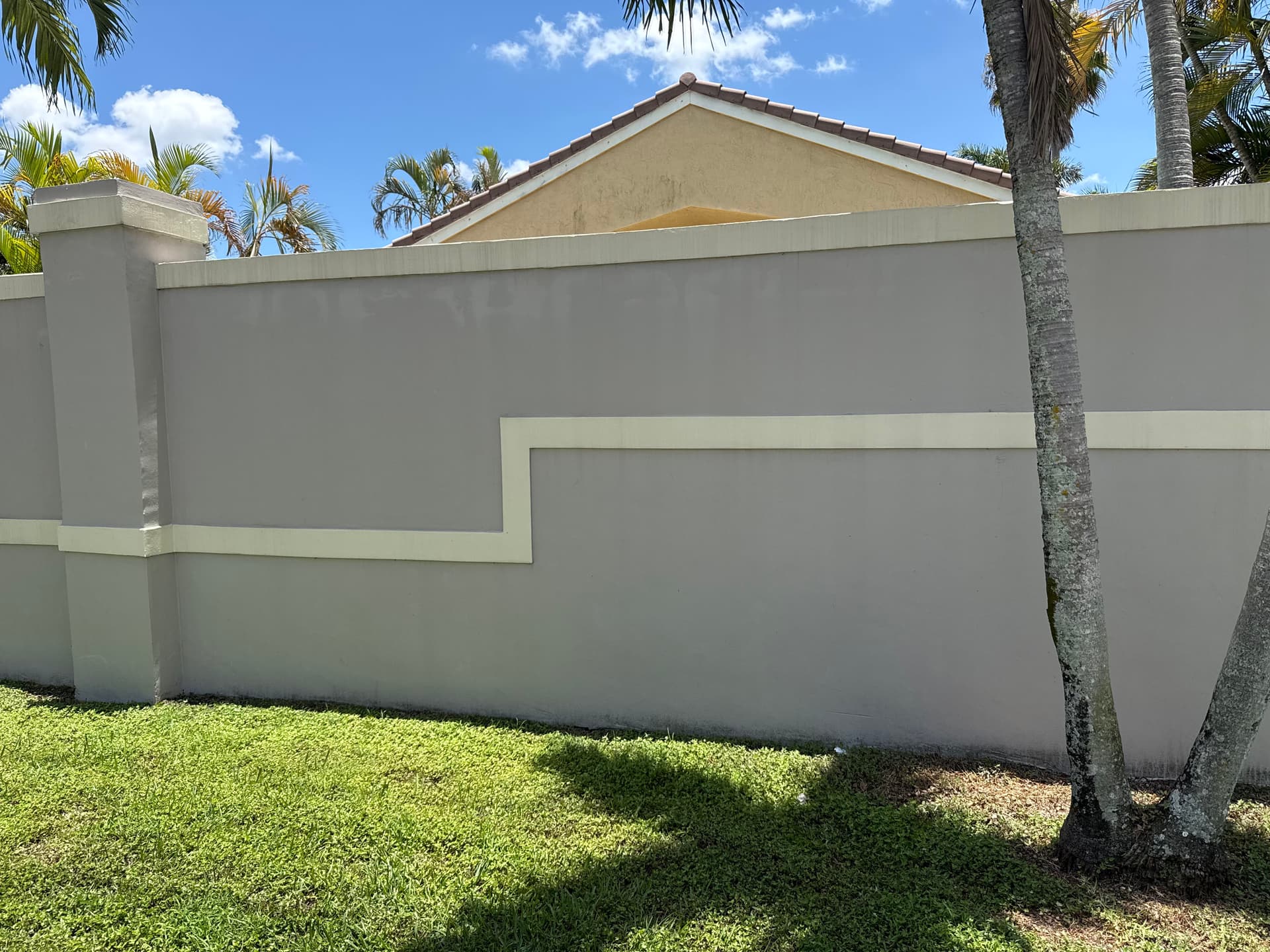 Gallery photos for HOA Wall Pressure Washing and Paint Prep in Davie: Image #3