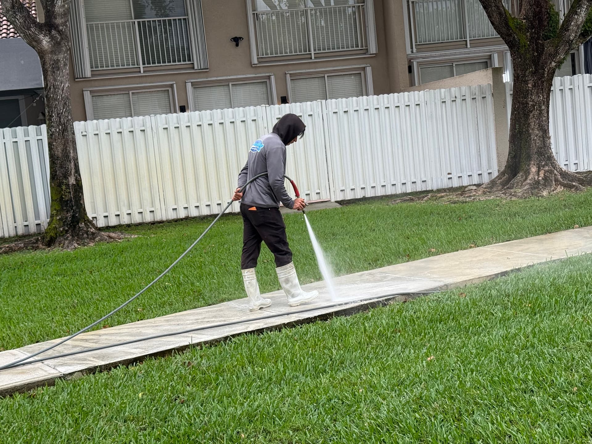Gallery photos for Efficient Sidewalk Cleaning in Doral: Image #1