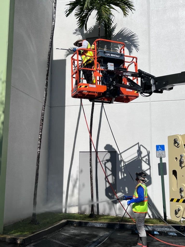 Expert Soft-Washing in Medley, FL Industrial Complex