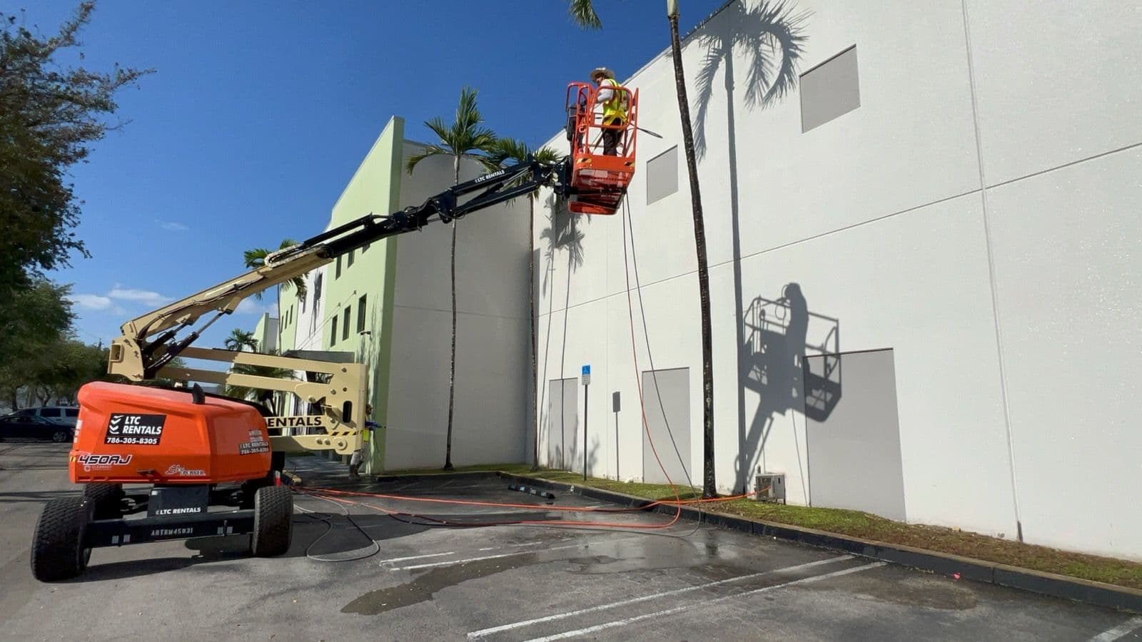Expert Soft-Washing in Medley, FL Industrial Complex